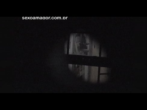 ❤️ Блонди ба таври махфӣ аз ҷониби як сайёҳи ҳамсоя, ки паси хиштҳои холӣ пинҳон шудааст, сабт мешавад ❤️❌ Синси босифат дар tg.pornjk.ru ❌️❤